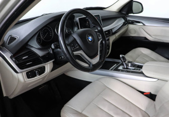 Подержанный автомобиль BMW X5 2016 года (12 фото)