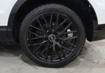 Подержанный автомобиль Audi Q3 2017 года (9 фото)