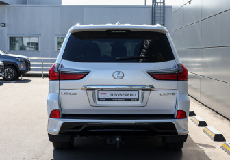 Подержанный автомобиль Lexus LX 2020 года (6 фото)