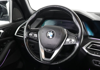 Подержанный автомобиль BMW X5 2019 года (12 фото)