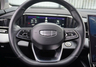 Подержанный автомобиль Geely Atlas 2024 года (14 фото)