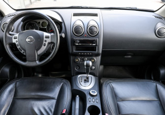 Подержанный автомобиль Nissan Qashqai 2008 года (14 фото)