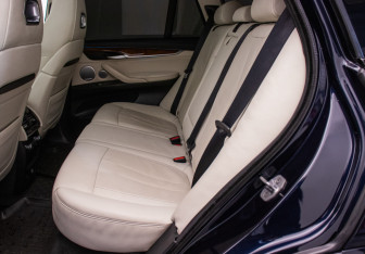 Подержанный автомобиль BMW X5 M 2015 года (11 фото)