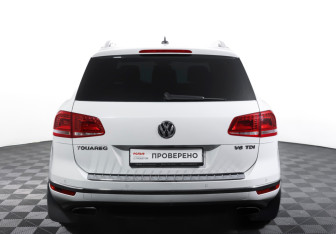 Подержанный автомобиль Volkswagen Touareg 2015 года (6 фото)