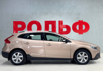 Подержанный автомобиль Volvo V40 Cross Country 2013 года (4 фото)
