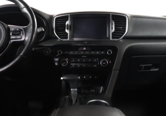 Подержанный автомобиль Kia Sportage 2017 года (14 фото)