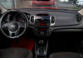 Подержанный автомобиль Kia Cerato Coupe 2011 года (11 фото)
