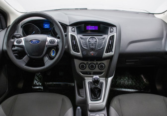 Подержанный автомобиль Ford Focus Sedan 2011 года (11 фото)