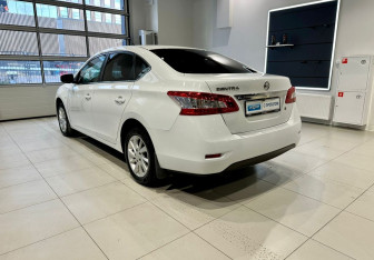 Подержанный автомобиль Nissan Sentra Sedan 2015 года (7 фото)