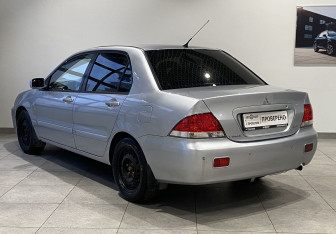 Подержанный автомобиль Mitsubishi Lancer Sedan 2006 года (7 фото)