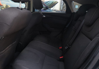 Подержанный автомобиль Ford Focus Hatchback 2012 года (8 фото)