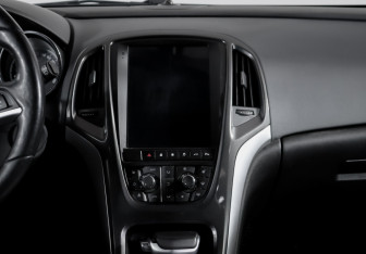 Подержанный автомобиль Opel Astra Hatchback 2013 года (13 фото)