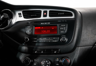 Подержанный автомобиль Kia Ceed Hatchback 2012 года (8 фото)