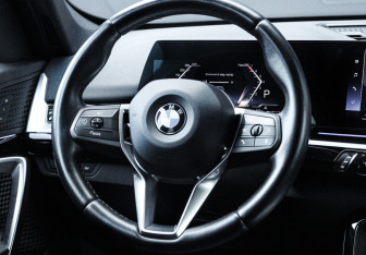 Подержанный автомобиль BMW X1 2022 года (15 фото)