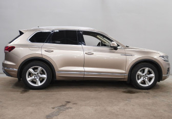 Подержанный автомобиль Volkswagen Touareg 2019 года (4 фото)