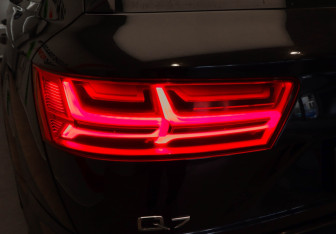 Подержанный автомобиль Audi Q7 2016 года (25 фото)