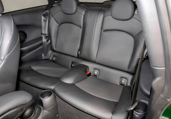 Подержанный автомобиль MINI Hatch 2021 года (13 фото)