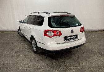 Подержанный автомобиль Volkswagen Passat Wagon 2010 года (6 фото)