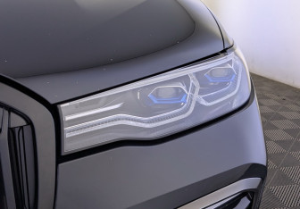 Подержанный автомобиль BMW X7 2019 года (18 фото)