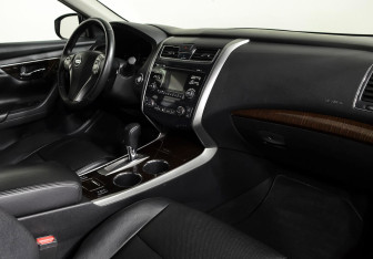 Подержанный автомобиль Nissan Teana 2015 года (9 фото)