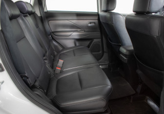 Подержанный автомобиль Mitsubishi Outlander 2013 года (10 фото)