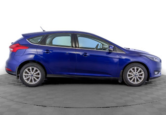 Подержанный автомобиль Ford Focus Hatchback 2016 года (4 фото)