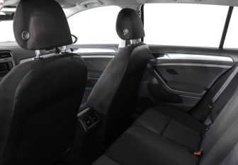 Подержанный автомобиль Volkswagen Golf Hatchback 2013 года (8 фото)