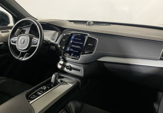 Подержанный автомобиль Volvo XC90 2019 года (63 фото)