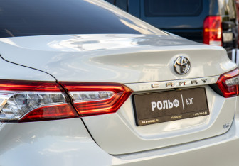 Подержанный автомобиль Toyota Camry Sedan 2018 года (30 фото)