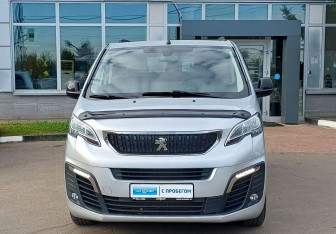 Подержанный автомобиль Peugeot Traveller 2019 года (2 фото)