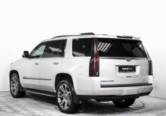 Подержанный автомобиль Cadillac Escalade Suv 2015 года (7 фото)