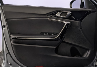 Подержанный автомобиль Kia Ceed Hatchback 2019 года (19 фото)