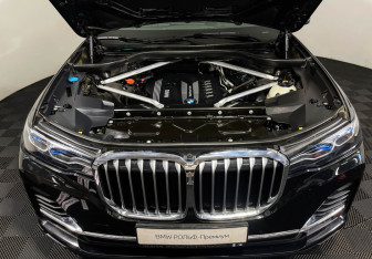 Подержанный автомобиль BMW X7 2019 года (10 фото)
