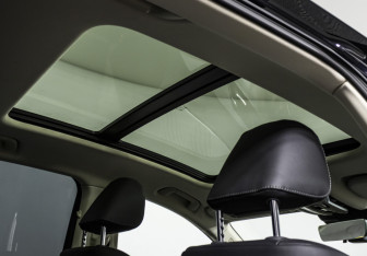 Подержанный автомобиль Hongqi H5 2024 года (19 фото)