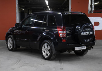 Подержанный автомобиль Suzuki Grand Vitara 2007 года (7 фото)