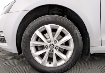 Подержанный автомобиль Skoda Octavia Liftback 2018 года (14 фото)