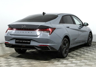 Подержанный автомобиль Hyundai Elantra Sedan 2021 года (3 фото)