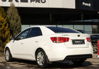 Подержанный автомобиль Ford Focus Sedan 2006 года (5 фото)