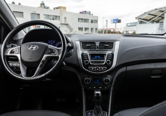 Подержанный автомобиль Hyundai Solaris Hatchback 2016 года (11 фото)