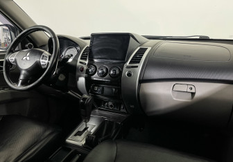Подержанный автомобиль Mitsubishi Pajero Sport 2011 года (9 фото)
