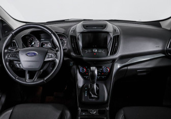 Подержанный автомобиль Ford Kuga 2018 года (12 фото)