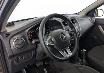 Подержанный автомобиль Renault Sandero 2021 года (16 фото)