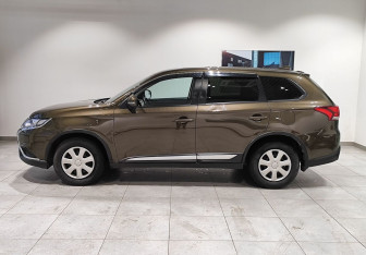 Подержанный автомобиль Mitsubishi Outlander 2021 года (8 фото)