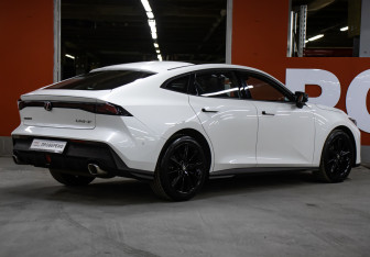 Подержанный автомобиль Changan UNI-V 2024 года (5 фото)