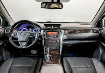 Подержанный автомобиль Toyota Camry Sedan 2017 года (14 фото)