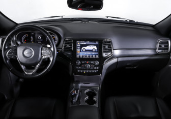 Подержанный автомобиль Jeep Grand Cherokee 2021 года (17 фото)