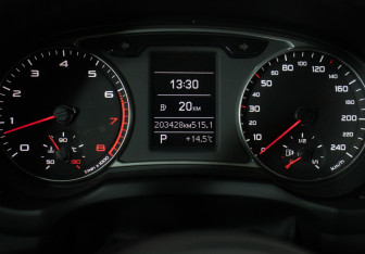 Подержанный автомобиль Audi A1 2011 года (12 фото)