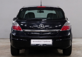 Подержанный автомобиль Opel Astra Hatchback 2007 года (6 фото)