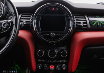 Подержанный автомобиль MINI Hatch 2020 года (13 фото)
