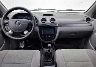 Подержанный автомобиль Chevrolet Lacetti Wagon 2010 года (12 фото)